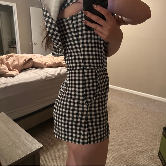 Slate & Willow | Gingham Romper - Picture 5 of 11